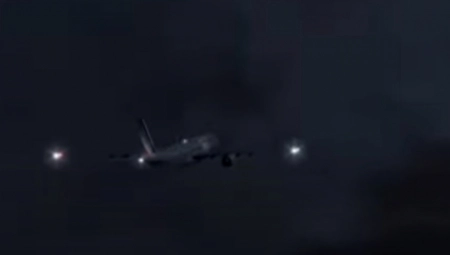 JEZIVI KRICI PILOTA PRED PAD AVIONA Stotinu ljudi je bilo mrtvo, ovo je uvek bila MISTERIJA