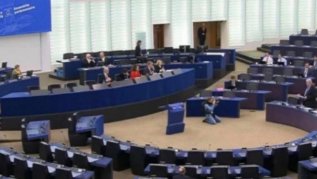 KO JE STAO UZ SRBIJU KAD JE NAJTEŽE: Ovo su zemlje koje su rekle NE prijemu Kosova u SE! Iznenadiće vas glasanje CRNE GORE!