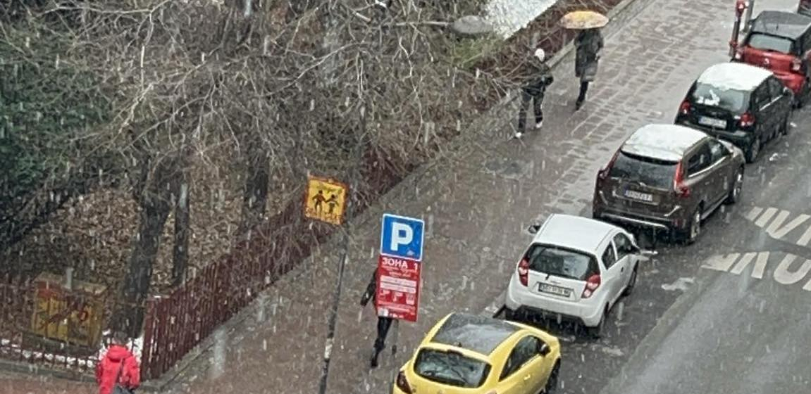 SNEG U BEOGRADU! U prestonici počelo da veje, a evo kakvo nas vreme očekuje do kraja dana (FOTO/VIDEO)