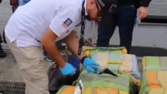 ZAROBLJENA PODMORNICA SA DROGOM Pronađeno 800 kilograma kokaina (VIDEO)