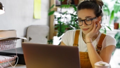 Šta se nalazi na vašem radnom stolu? Ove stvari povećaju šanse za uspeh i sticanje novca