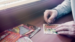 OSVOJIO DŽEKPOT OD 2 MILIONA EVRA Njegovi prijatelji tvrde da je u pitanju prevara, traže od njega novac!