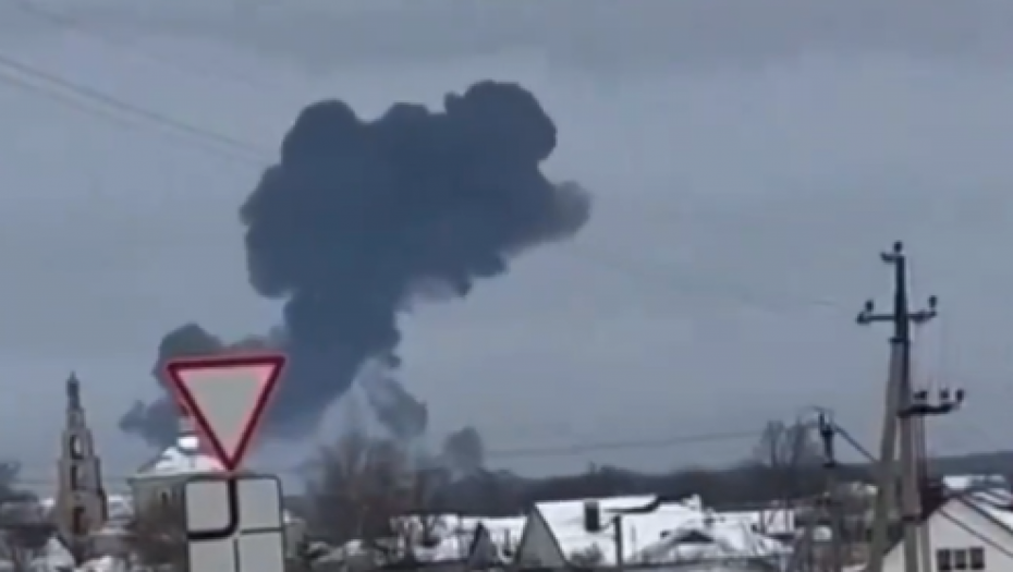 RUSKI AVION OBOREN? Moskva traži hitnu istragu pada aviona na granici sa Ukrajinom (VIDEO)