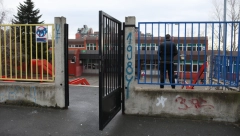 OGLASILA SE ŠKOLA U KOJU IDU UČENICE KOJE SU S FANTOMKAMA KAMENOVALE DEVOJČICU! Evo šta su uradili nakon incidenta