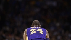 EMOTIVAN TRENUTAK U LOS ANĐELESU Kobi Brajant dobio statuu, supruga Vanesa na ivici suza (VIDEO)