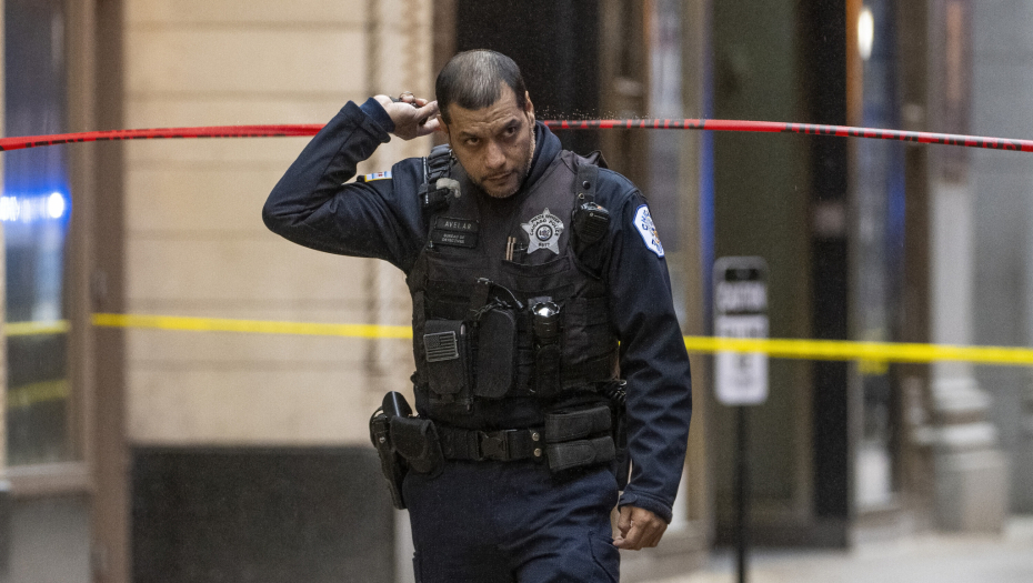 POLICIJA ZATEKLA MRTVOG MUŠKARCA NA PODU KUPATILA, PORED NJEGA NAĐEN NOŽ  Užas u luksuznom hotelu