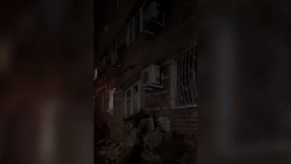 RUŠI SE ZID VIŠESPRATNICE Zastrašujući snimak kruži društvenim mrežama (VIDEO)