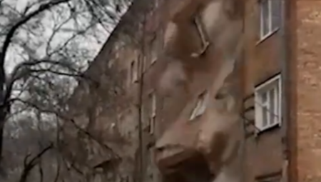 TRENUTAK KADA SE ZGRADA U RUSIJI URUŠILA (VIDEO)