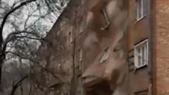 TRENUTAK KADA SE ZGRADA U RUSIJI URUŠILA (VIDEO)