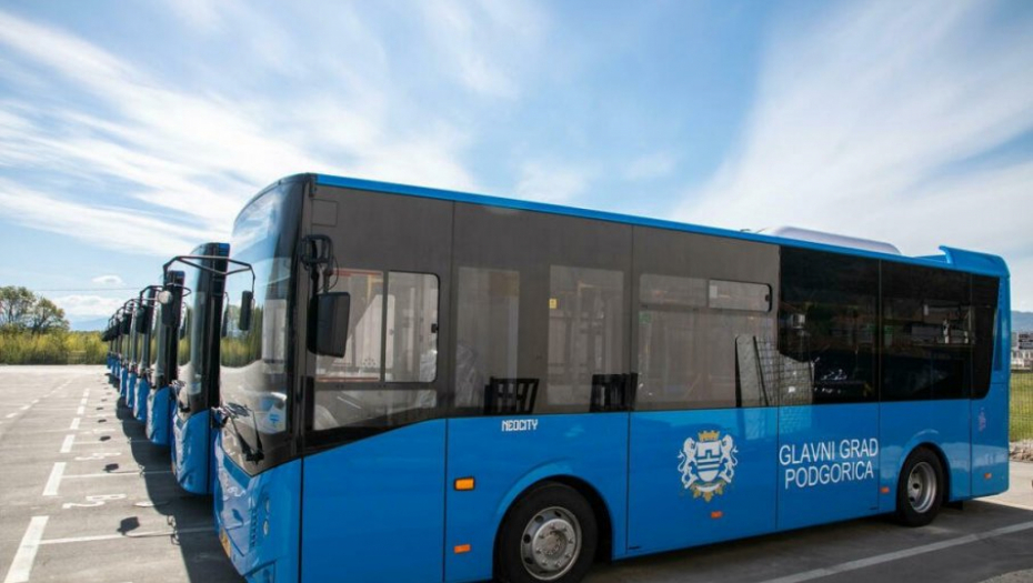 ŽENA KAMENOVALA AUTOBUS BROJ 19, PA POBEGLA Nesvakidašnji incident u Crnoj Gori