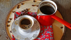 MORATE DA PROBATE Evo zašto je dobro staviti malo soli u kafu, popijte bar jednu takvu tokom dana