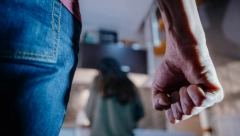 PRETUKAO DECU (11 I 15) U RAKOVICI Majka sa sinom i čerkom sklonjena u Sigurnu kuću