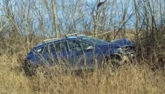 SLUPAN DŽIP KOD MOKRINA Vozač sleteo s puta, pa se zakucao u drvo (FOTO)