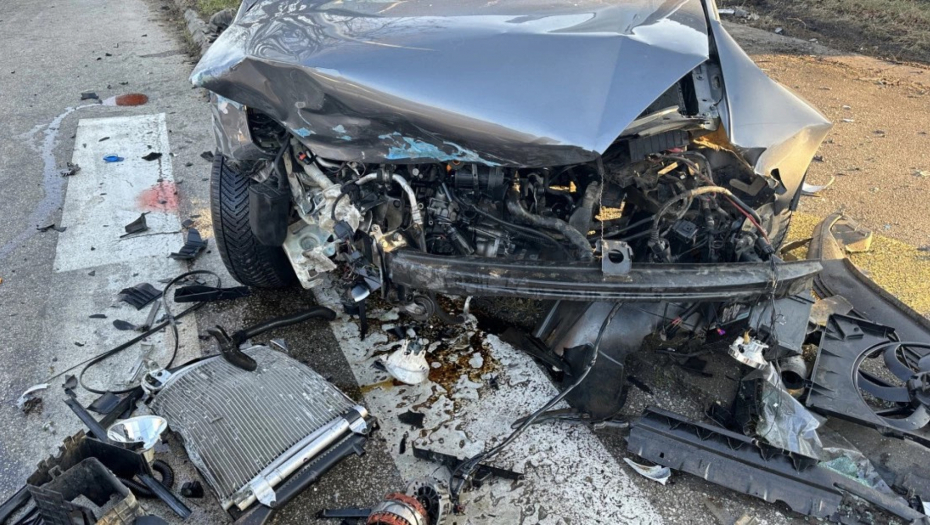 LANČANI SUDAR KOD UŽICA Vozila zgužvana, 4 automobila se zakucala jedan u drugi