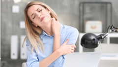 NEOPHODAN ZA KOSTI I MIŠIĆE 5 znakova upozorenja da vašem telu nedostaje D vitamin