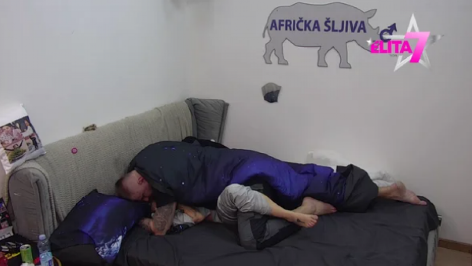 SVE BUKTI OD STRASTI IZMEĐU JANJUŠA I ANELI Legao preko nje i krenuo u vrelu akciju, uzdasi odzvanjali rehabilitacijom!