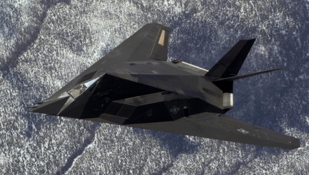KAKO SU SRBI UNAPREDILI SVINJAC "Nevidljivi" F-117A završio u blatu Buđanovaca, a ovako su se meštani osvetili NATO agresoru