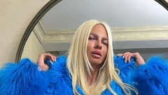 KARLEUŠINA ZADNJICA U KRUPNOM KADRU Vrelo izdanje Jelenine pozadine u tangama