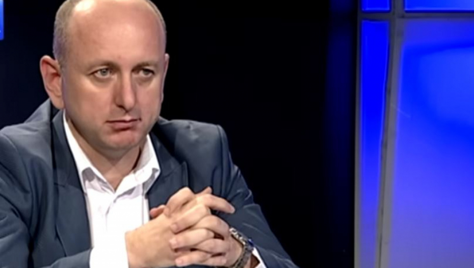 "ŠOLAK KUPIO VIJESTI DA U CG ŠIRI ANTISRPSKU PROPAGANDU" Knežević objavio fotografije Željka Ivanovića, prvo sa Milom a onda sa Đilasom! (FOTO)