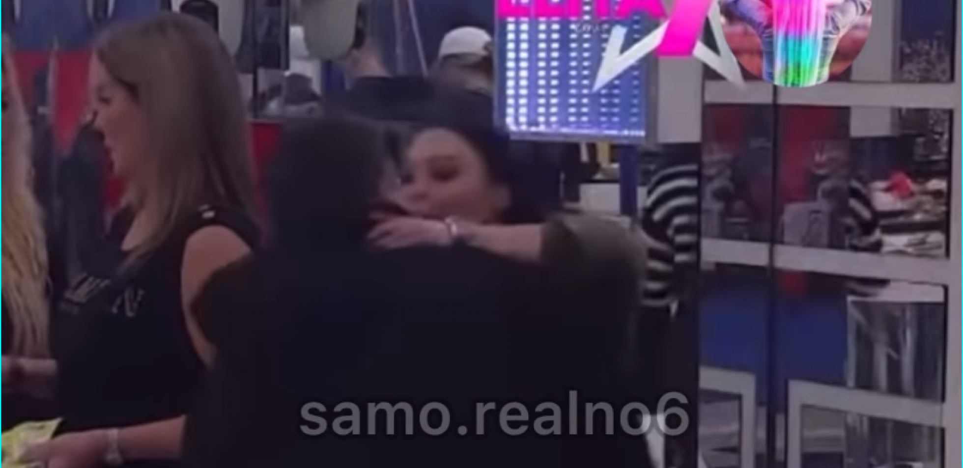 MAJA DAVI UROŠA, KRICI U ELITI Uznemirujuće scene, on zapomaže!