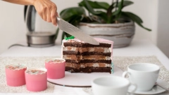 ČOKO MOKO TORTA Pravi se od gotovih kora, topi se u ustima, a uspeće svima