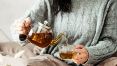 OVAJ ČAJ MOŽE DA UBLAŽI BOL U GRLU U SEKUNDI Jedan deo ove biljke poznat je odavnina, naše bake najbolje znaju njegova lekovita dejstva