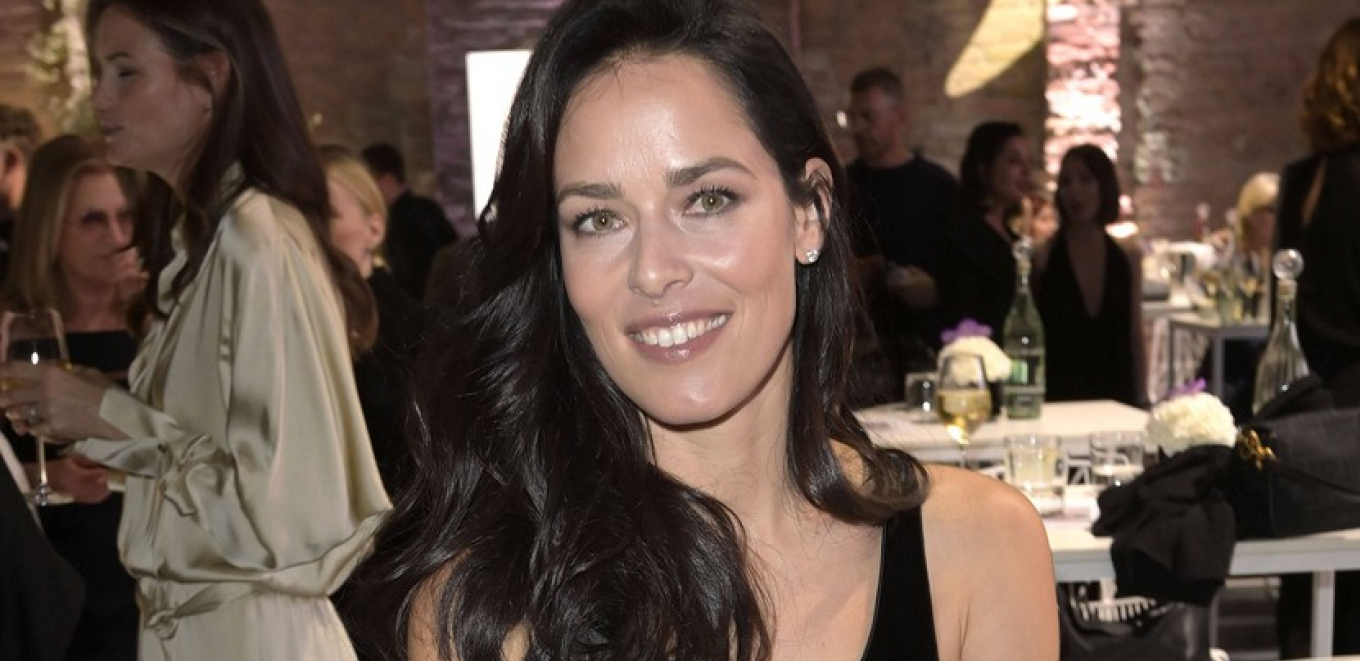 POKAZALA PREVIŠE Ana Ivanović raskopčane košulje u javnosti, grudi na izvol'te, ovakvu je još niste videli