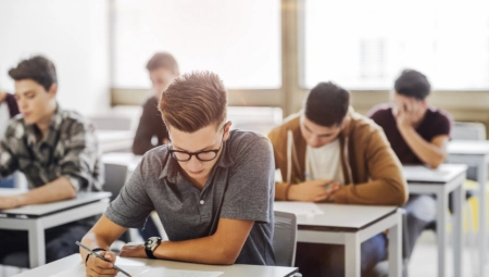 OVO JE NAJJEFTINIJI FAKULTET U SRBIJI! Danas se brucoši preznojavaju - evo šta omladina želi da studira!