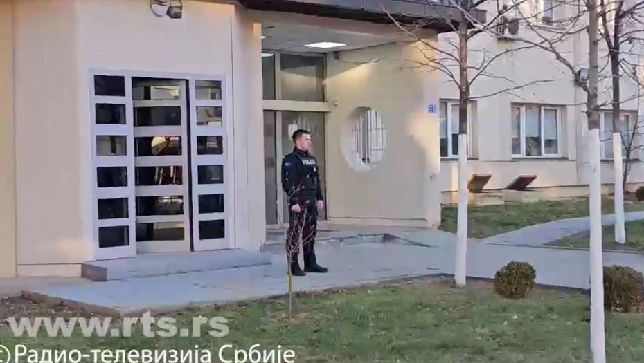UŽAS U PRIŠTINI! Kurtijeva policija upala u ambulantu, odveli srpske lekare!