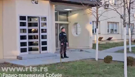 UŽAS U PRIŠTINI! Kurtijeva policija upala u ambulantu, odveli srpske lekare!