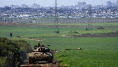 STIŽE JOŠ OKLOPNIH VOZILA NA GRANICU Izrael ne odustaje od sukoba u Pojasu Gaze