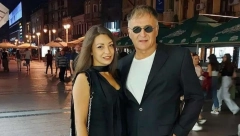 OVO JE DEVOJKA BRANISLAVA LEČIĆA Mlađa od njega 30 godina, glumcu je ona bila podrška u najtežim danima!