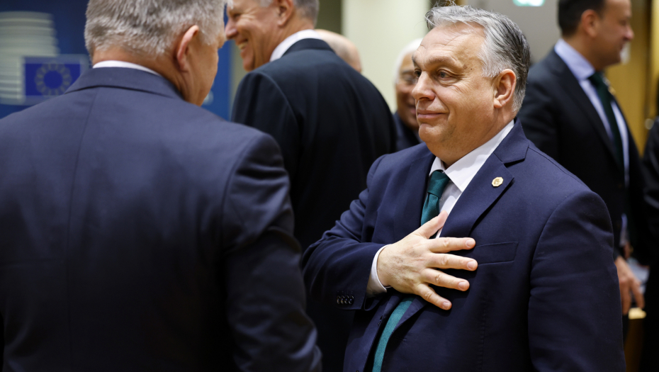 "SULUDE PORUKE" Američki ambasador oštro udario na Orbana