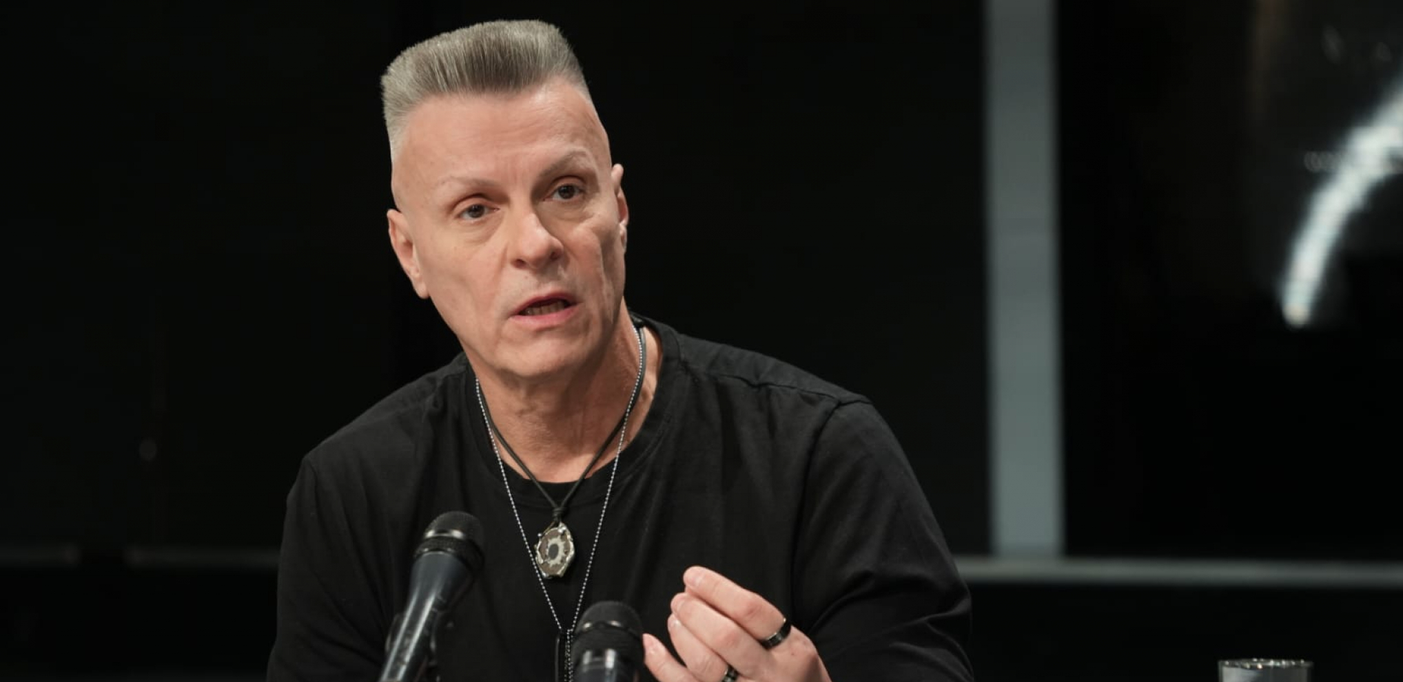 GREOTA ŠTO NOSI TAKAV TERET! Komšije Đorđa Davida progovorile o rokeru, ne viđaju ga od nesreće kad je pokosio ženu