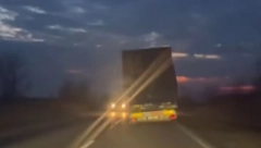 ZAPALIO SE KAMION KOD LAJKOVCA Vatra i gust dim kuljaju iz vozila (VIDEO)