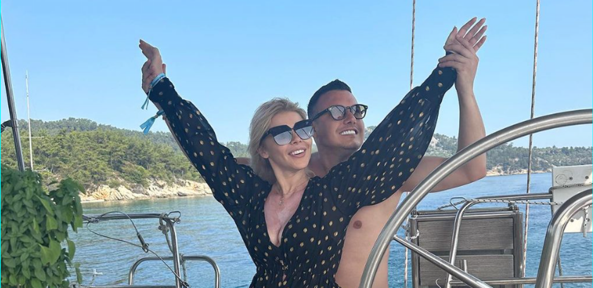 PEVAČICA TRUDNA U PETOJ DECENIJI Uskoro će roditi ćetvrto dete, pokazala trudnički stomak!