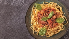PASTA BOLONJEZE Čuveno italijansko jelo koje je dobilo ime po njihovom gradu