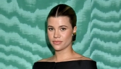 ZDRAVO TRUDNICE LEPOTICE! Sofija Riči zablistala na zabavi pre dodela Gremi nagrada, pridružio joj se i budući tata