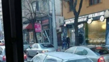 ŠTA JE UMETNIK - SAOBRAĆAJAC HTEO DA KAŽE OVIM ZNAKOM? Damir Okanović i Udruženje potrošača u raspravi na tviteru