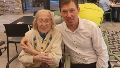 Ni baba, ni prabaka, to mu je devojka: Ona ima 103 godine, ali to nije jedini detalj iz njihove veze koji će vas šokirati
