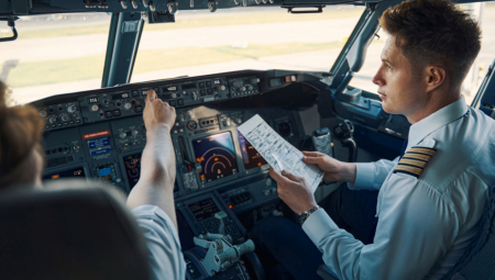 "DO KRAJA ŽIVOTA ĆE MOĆI DA PRIČA DA JE ROĐEN U VAZDUHU" Nesvakidašnja situacija u toku leta, pilot PORODIO ŽENU u avionu!