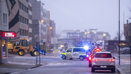 HAOS U CENTRU GRADA, TRAMVAJ SE ZAKUCAO U PRODAVNICU! Četvoro ljudi povređeno!