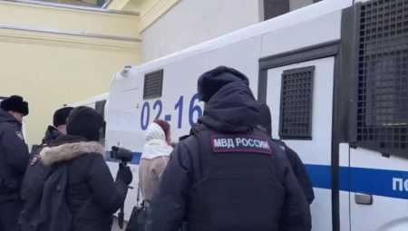 HAOS U MOSKVI Pokušale da naprave prozapadni protest, policija momentalno reagovala (VIDEO)