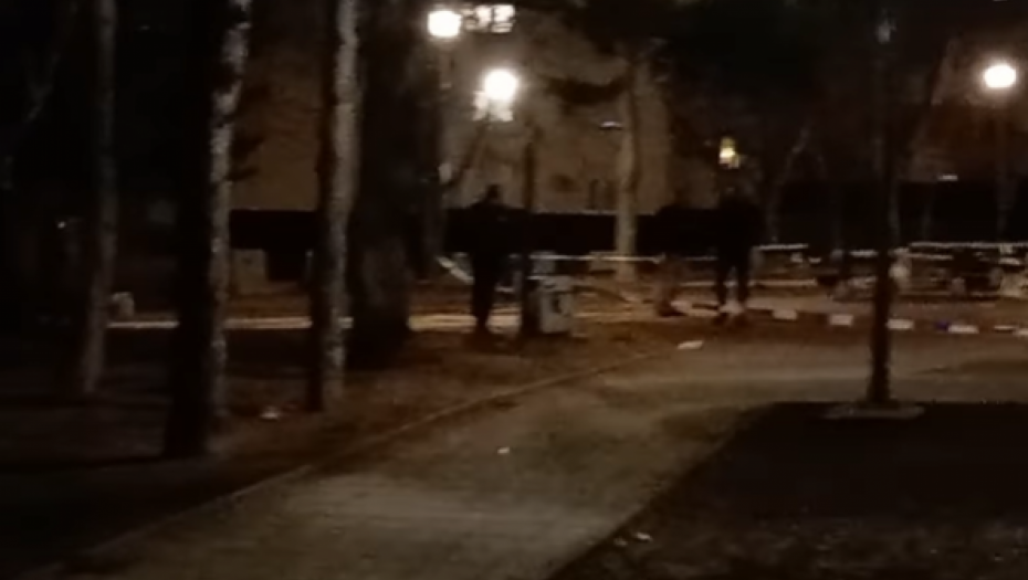 PODIGNUTA OPTUŽNICA ZA POKUŠAJ UBISTVA Posle svađe i tuče dva puta  povukao oroz na dečjem igralištu u Mirijevu