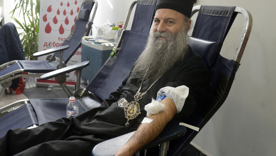 HUMANOST NA DELU Patrijarh Porfirije dobrovoljno dao krv (FOTO)