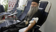HUMANOST NA DELU Patrijarh Porfirije dobrovoljno dao krv (FOTO)