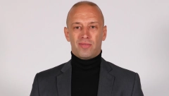 "SUMPORNA KISELINA MI JE NAPRAVILA STRAŠNE OPEKOTINE, JUTRA PROVODIM U BOLNICI!" Narodni poslanik Radoslav Milojičić Kena EKSKLUZIVNO za Alo!