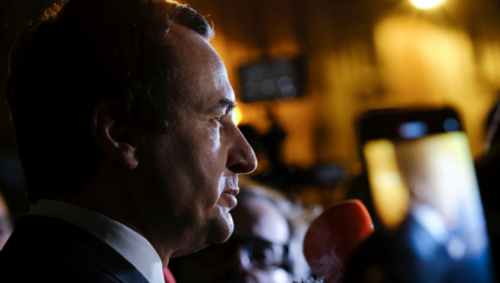 KURTI JE OBIČAN, NEPREDVIDIV PREVARANT Albanci opleli po lažnom premijeru, sukob izbio zbog Lajčaka