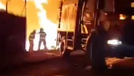 IZBIO VELIKI POŽAR KOD STARE PAZOVE Vatra se širi velikom brzinom (VIDEO)