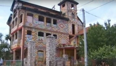 NAJINTERESANTNIJA KUĆA NA BALKANU SE NALAZI U SRBIJI Niko ne može da ostane ravnodušan kada je vidi